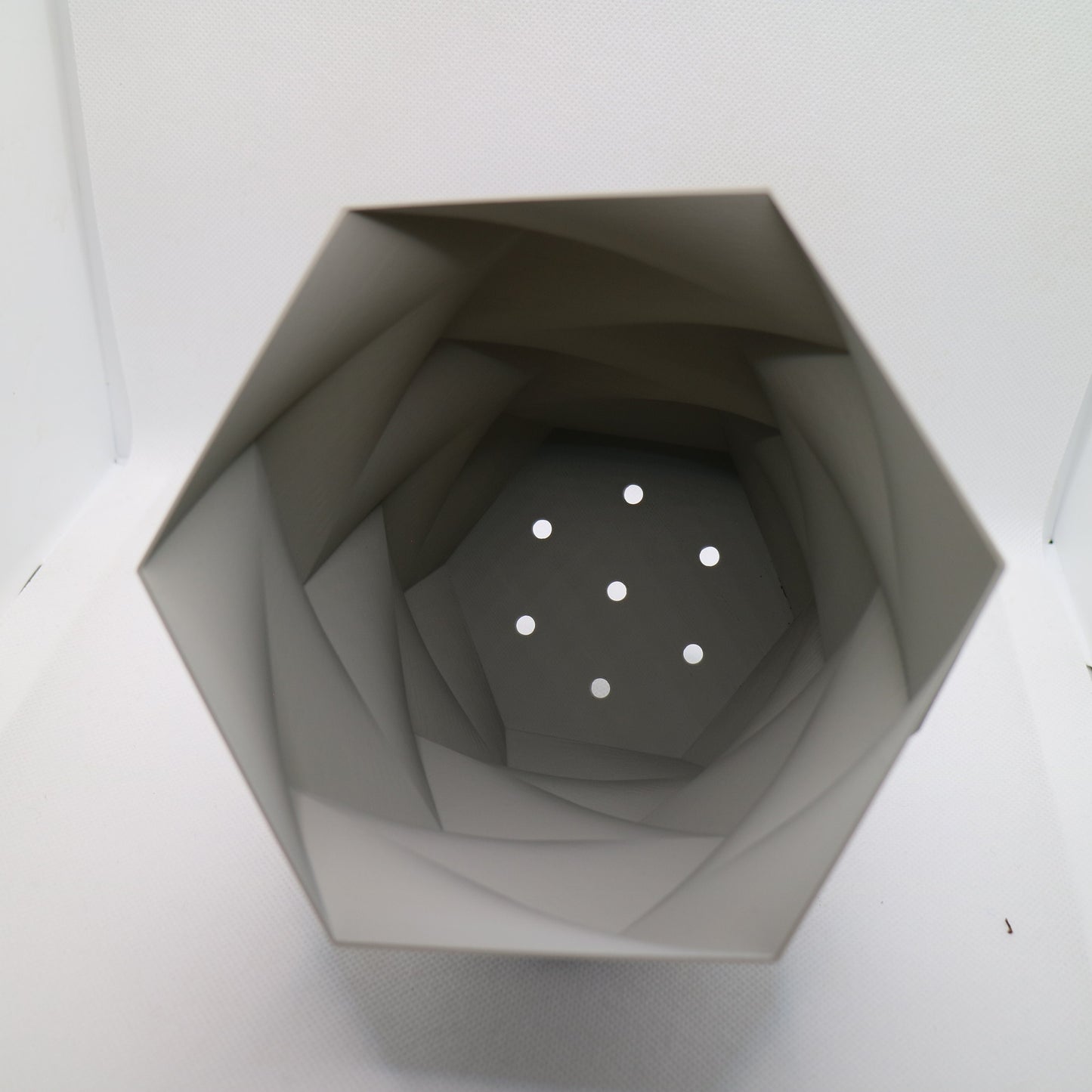 Zig-Zag Plant pot / Planter - Eco-friendly, sustainable, biodegradable plastic - Gift - Present - 3D Printed - 14 colours