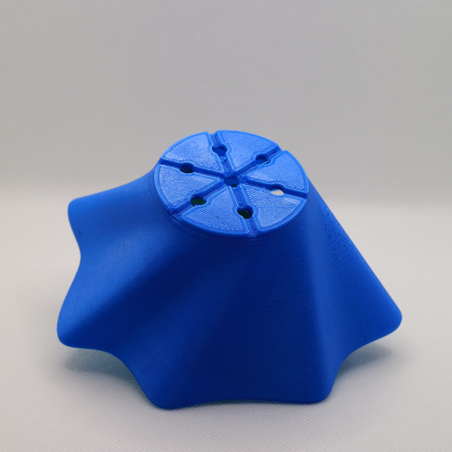 Organic shape Plant pot / planter - Artistic - Eco-friendly, sustainable, biodegradable plastic - Gift - Present - 3D Printed - 14 colours