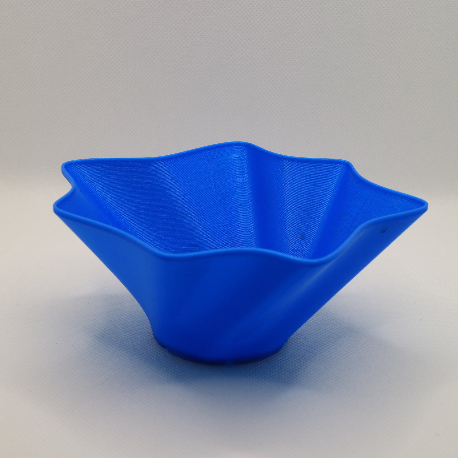 Organic shape Plant pot / planter - Artistic - Eco-friendly, sustainable, biodegradable plastic - Gift - Present - 3D Printed - 14 colours