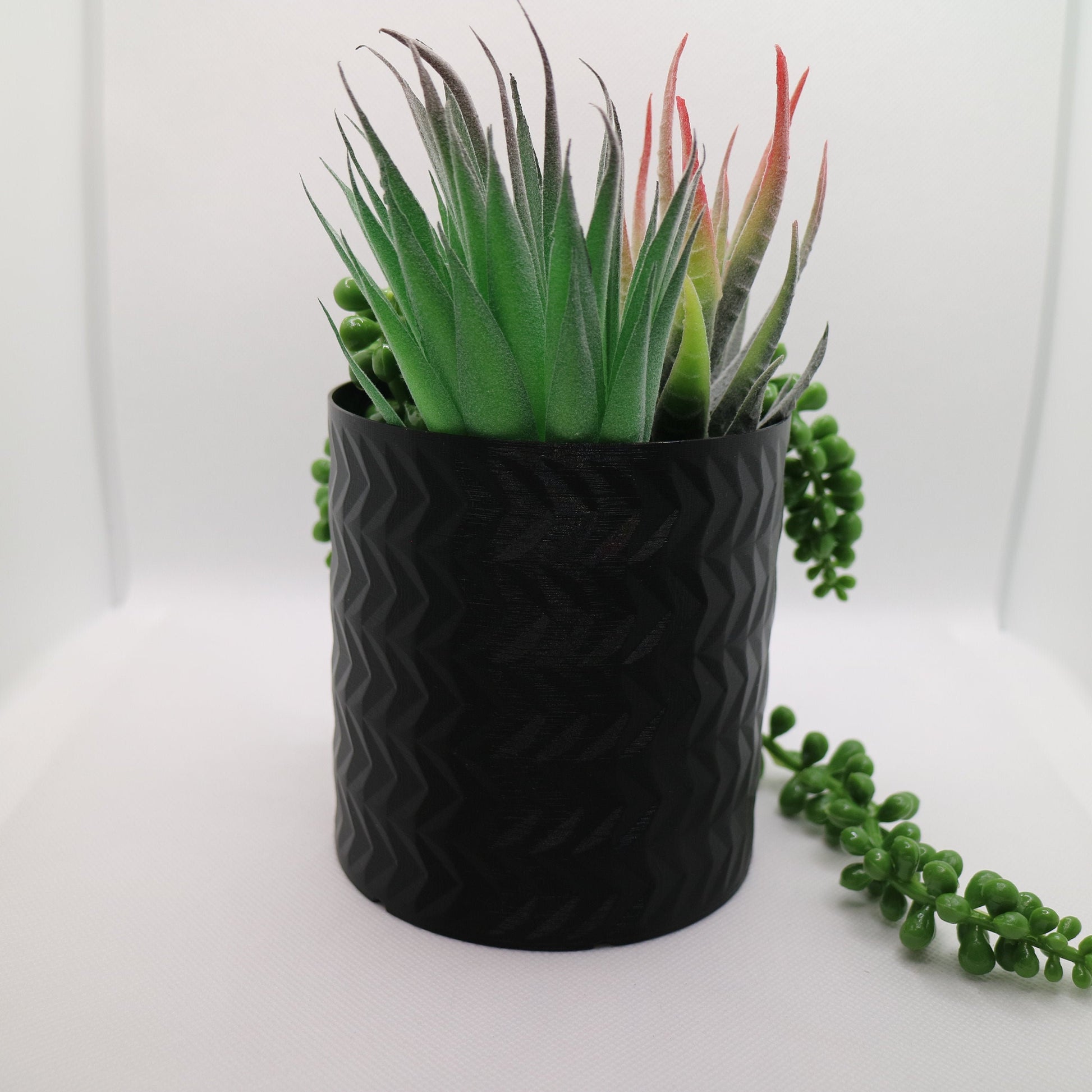 Indoor Plant Pot - Geometric pattern circular pot / planter - Eco-friendly, sustainable, biodegradable plastic - Gift - Present - 3D Printed
