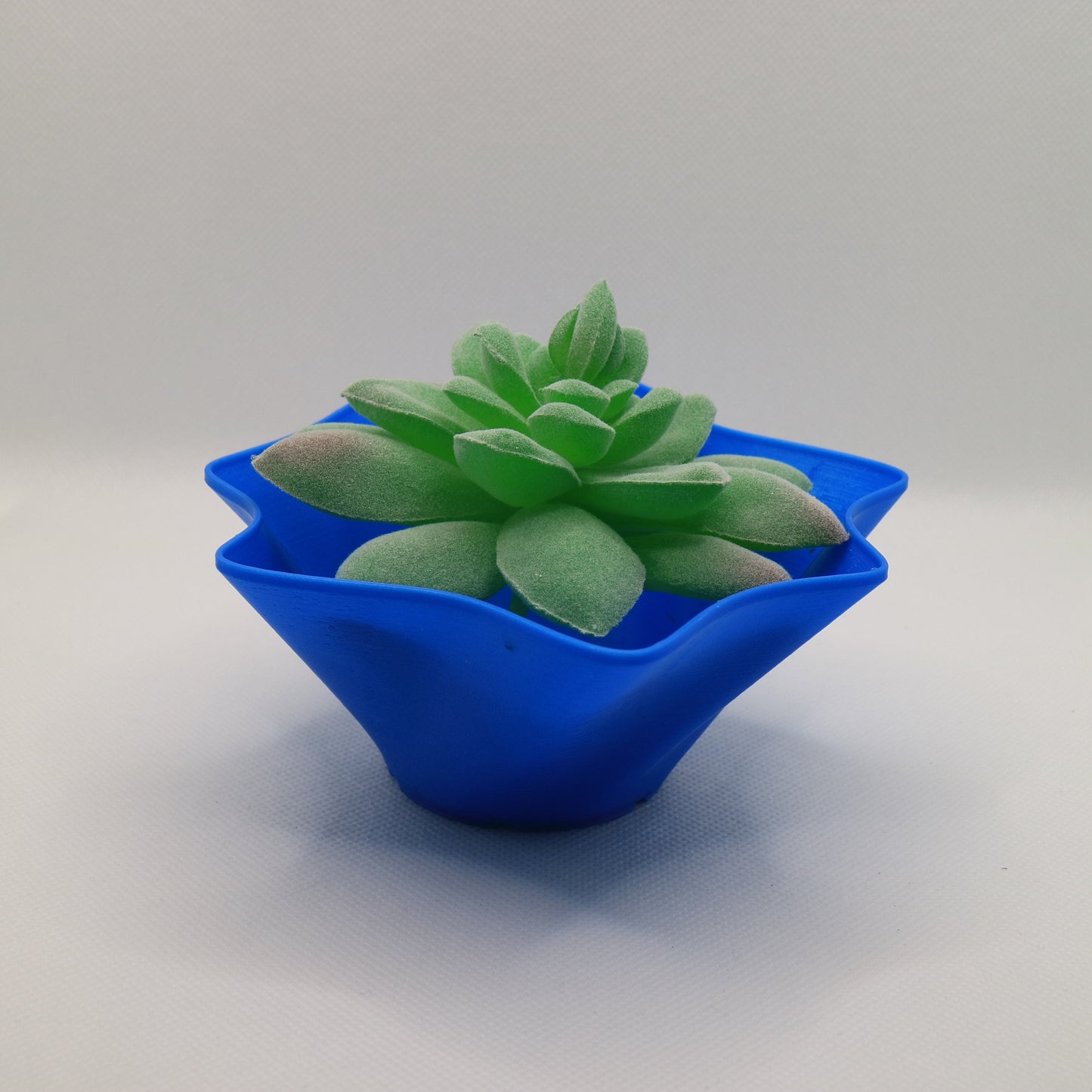 Organic shape Plant pot / planter - Artistic - Eco-friendly, sustainable, biodegradable plastic - Gift - Present - 3D Printed - 14 colours