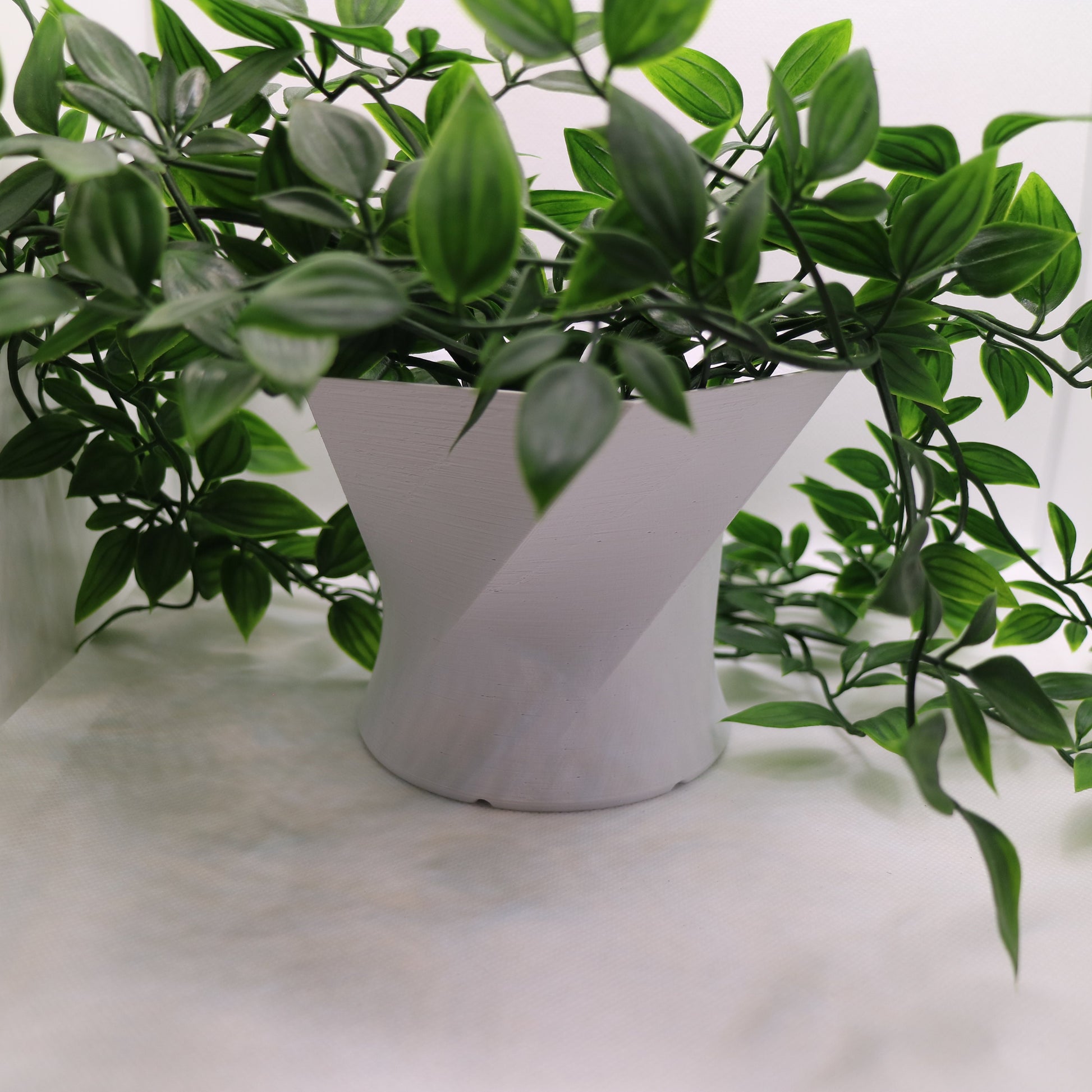 Indoor Plant Pot - Twisted Hexagon-Circle pot / planter - Eco-friendly, sustainable, biodegradable plastic - Gift - Present - 3D Printed