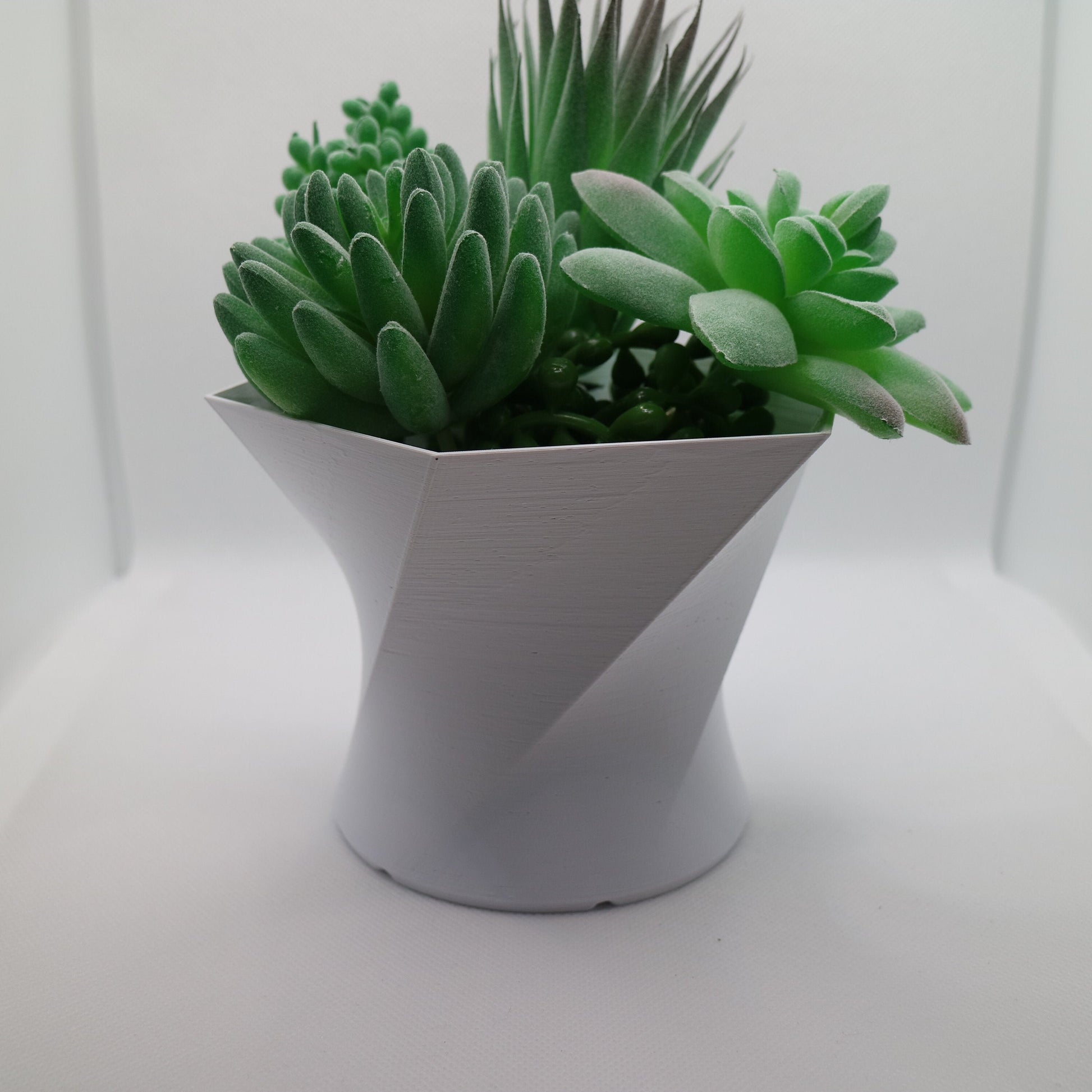 Indoor Plant Pot - Twisted Hexagon-Circle pot / planter - Eco-friendly, sustainable, biodegradable plastic - Gift - Present - 3D Printed