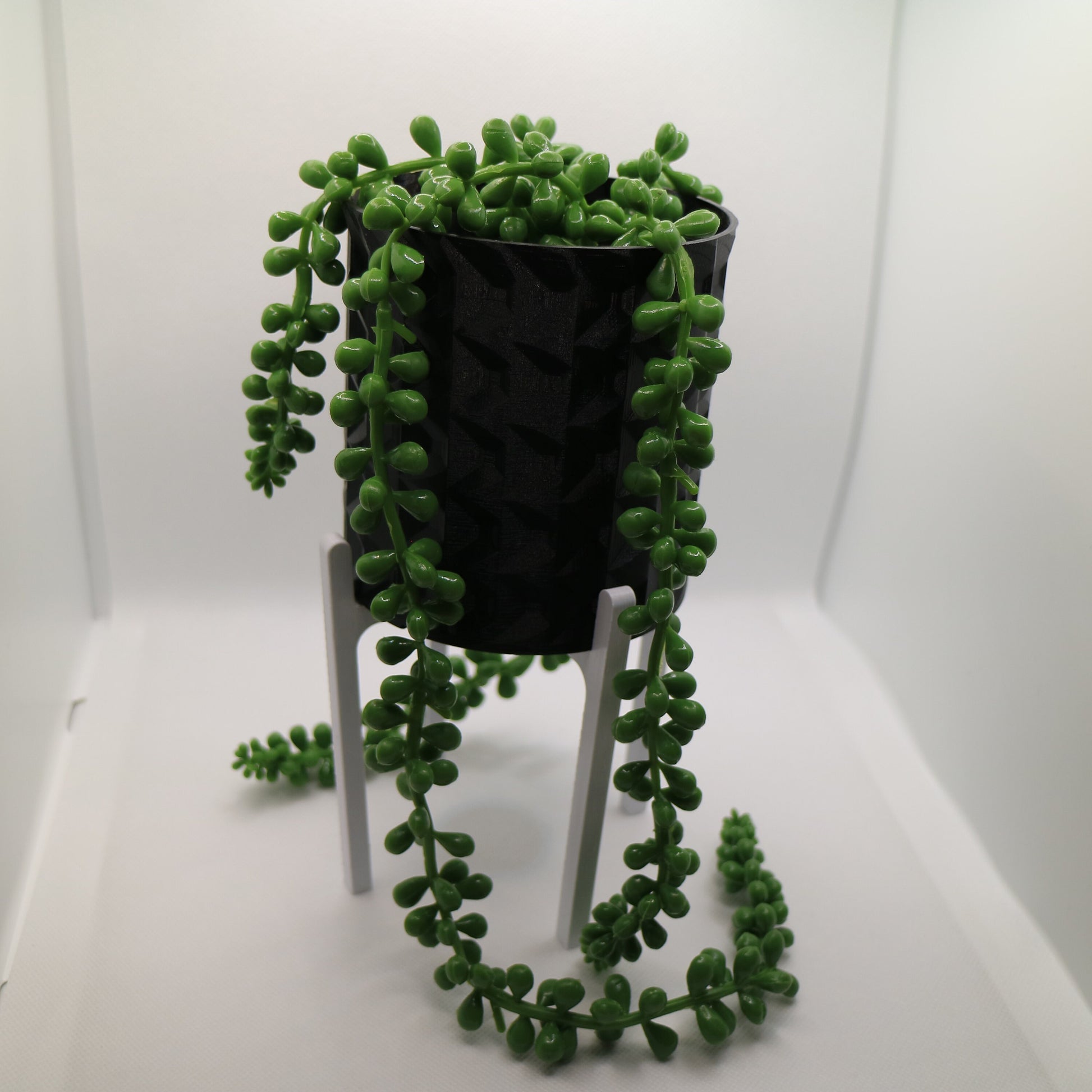 Indoor Plant Pot - Geometric pattern circular pot / planter - Eco-friendly, sustainable, biodegradable plastic - Gift - Present - 3D Printed