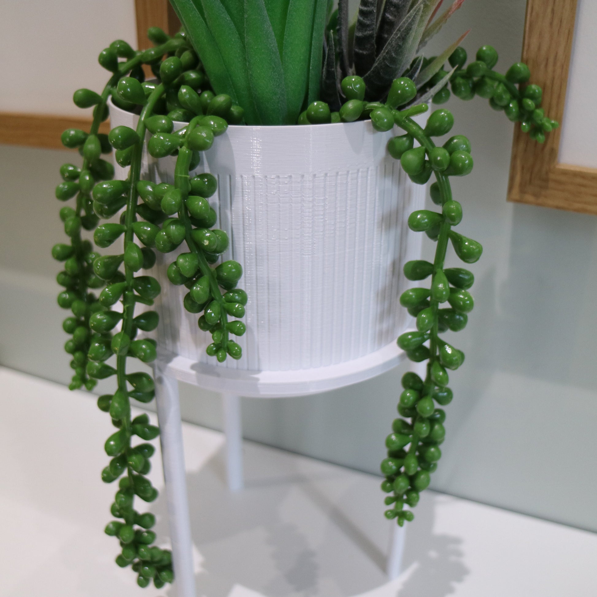 Indoor Plant Pot - Stripe pattern circular pot / planter - Eco-friendly, sustainable, biodegradable plastic - Gift - Present - 3D Printed