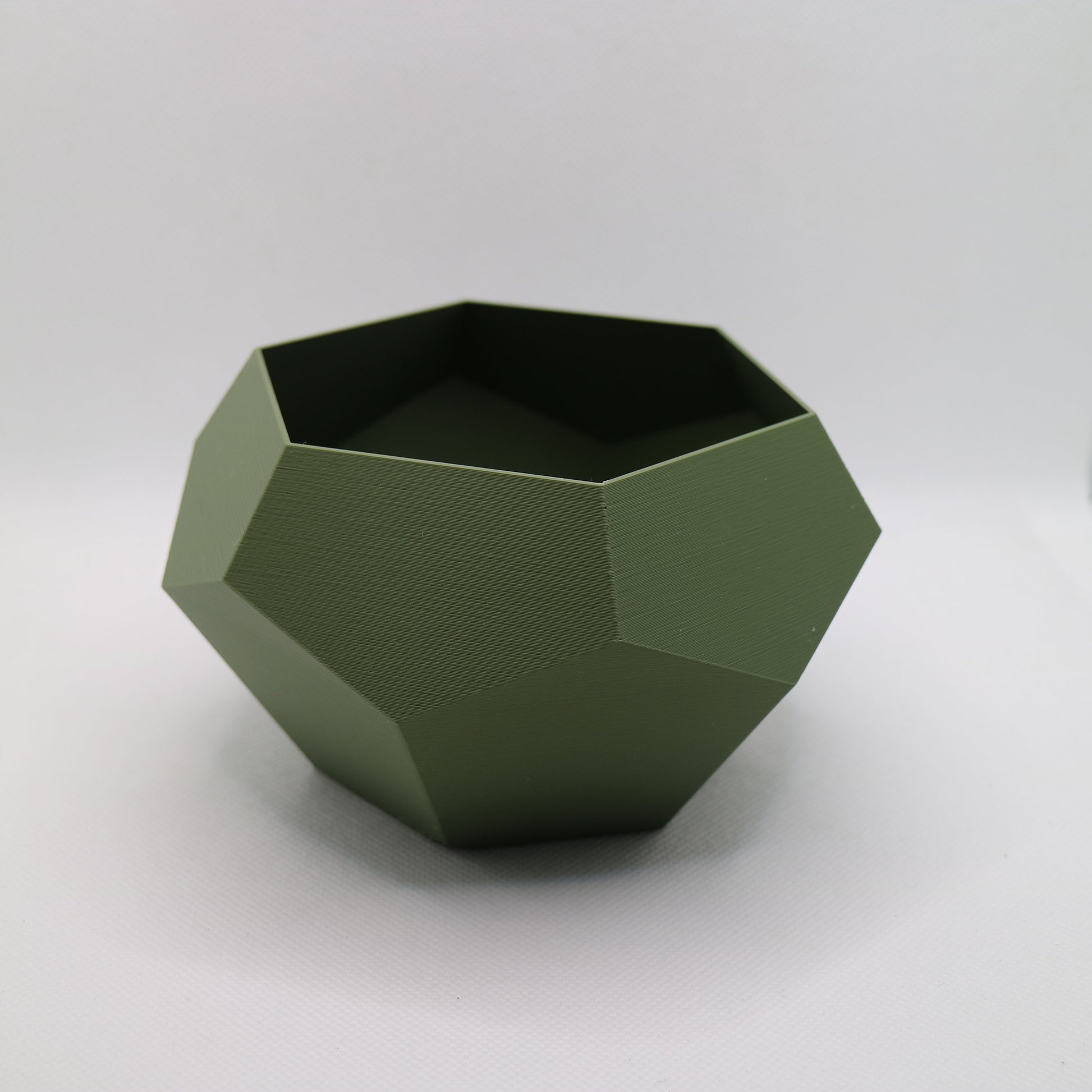 Large Geometric Polygon Plant pot / Planter - Eco-friendly, sustainable, biodegradable plastic - Gift - Present - 3D Printed - 14 colours