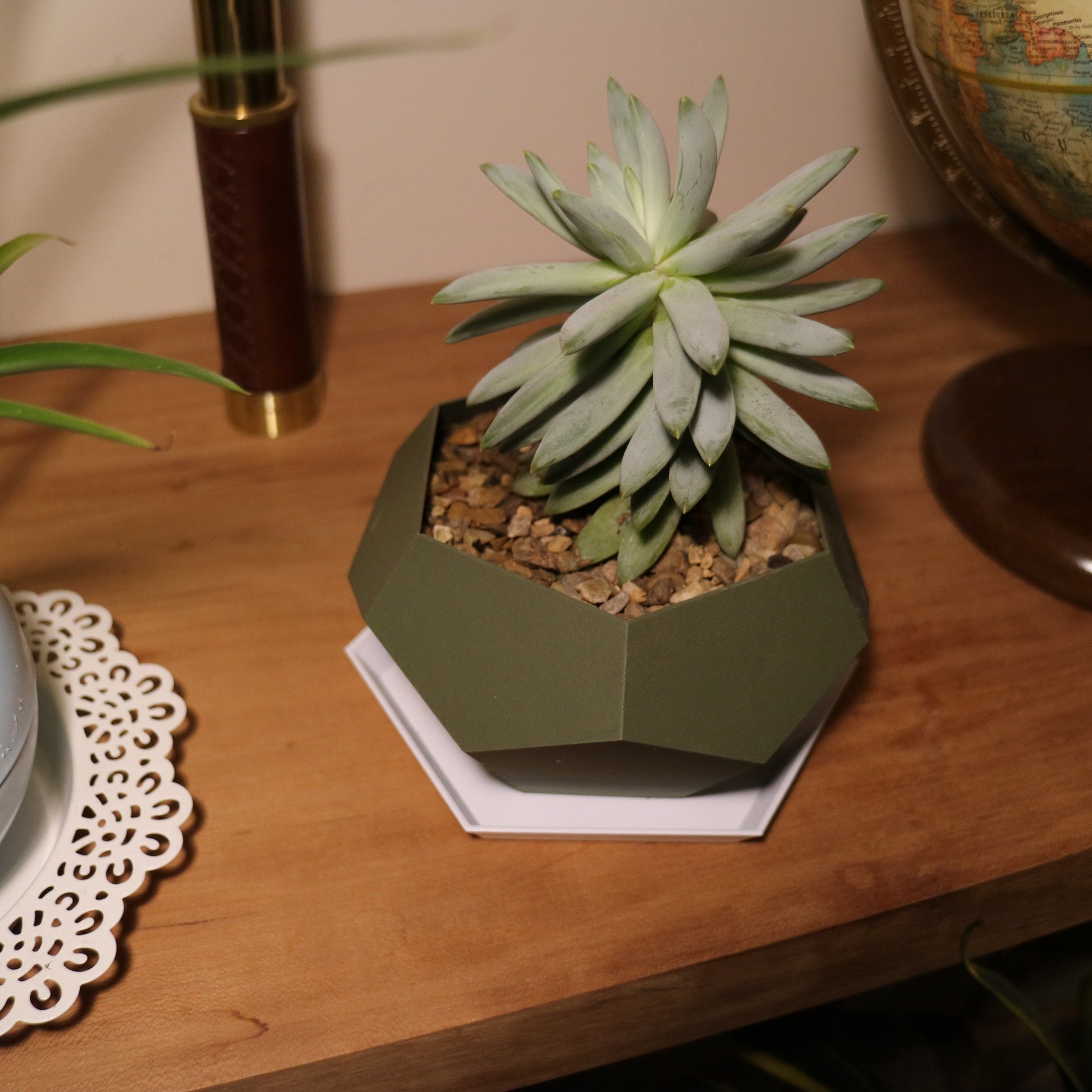 Large Geometric Polygon Plant pot / Planter - Eco-friendly, sustainable, biodegradable plastic - Gift - Present - 3D Printed - 14 colours