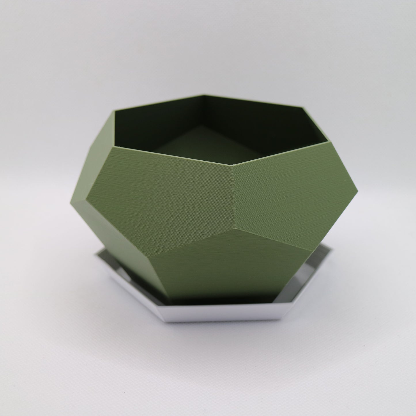Large Geometric Polygon Plant pot / Planter - Eco-friendly, sustainable, biodegradable plastic - Gift - Present - 3D Printed - 14 colours