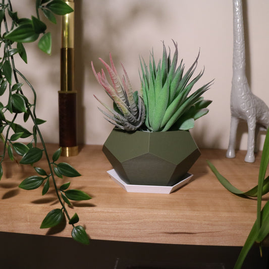 Large Geometric Polygon Plant pot / Planter - Eco-friendly, sustainable, biodegradable plastic - Gift - Present - 3D Printed - 14 colours