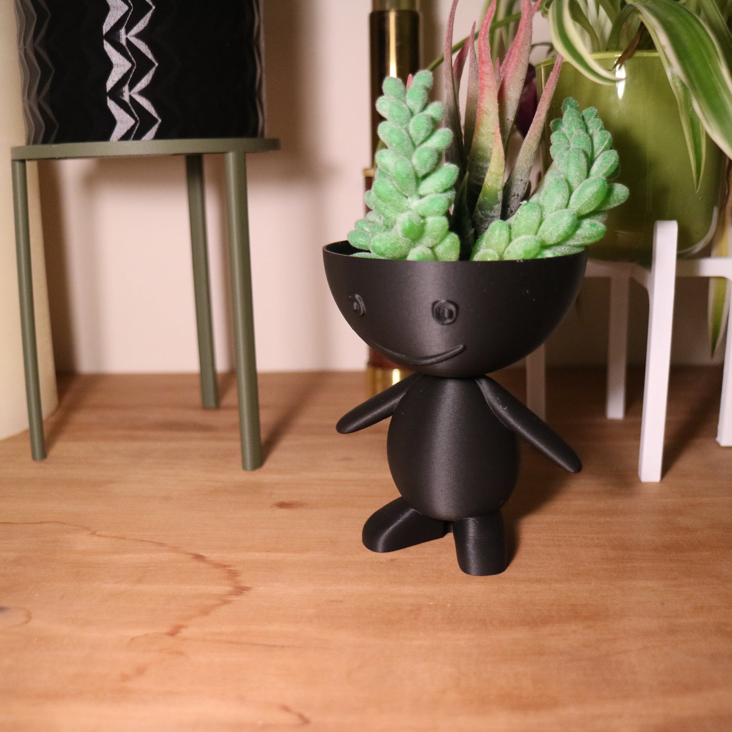 Happy, cute Figure Planter - Eco-friendly, sustainable, biodegradable plastic - Gift - Present - 3D Printed - 12 colours