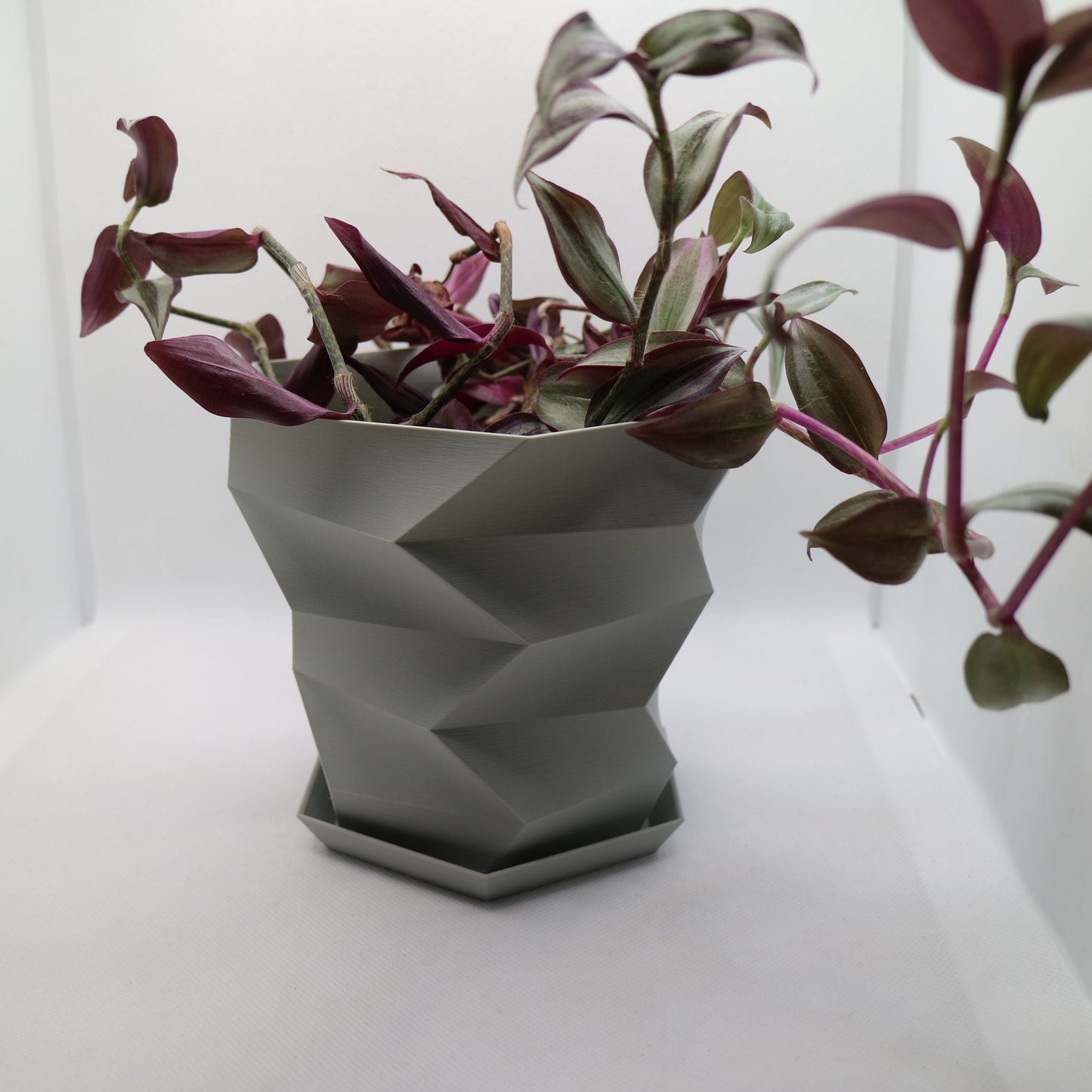 Zig-Zag Plant pot / Planter - Eco-friendly, sustainable, biodegradable plastic - Gift - Present - 3D Printed - 14 colours