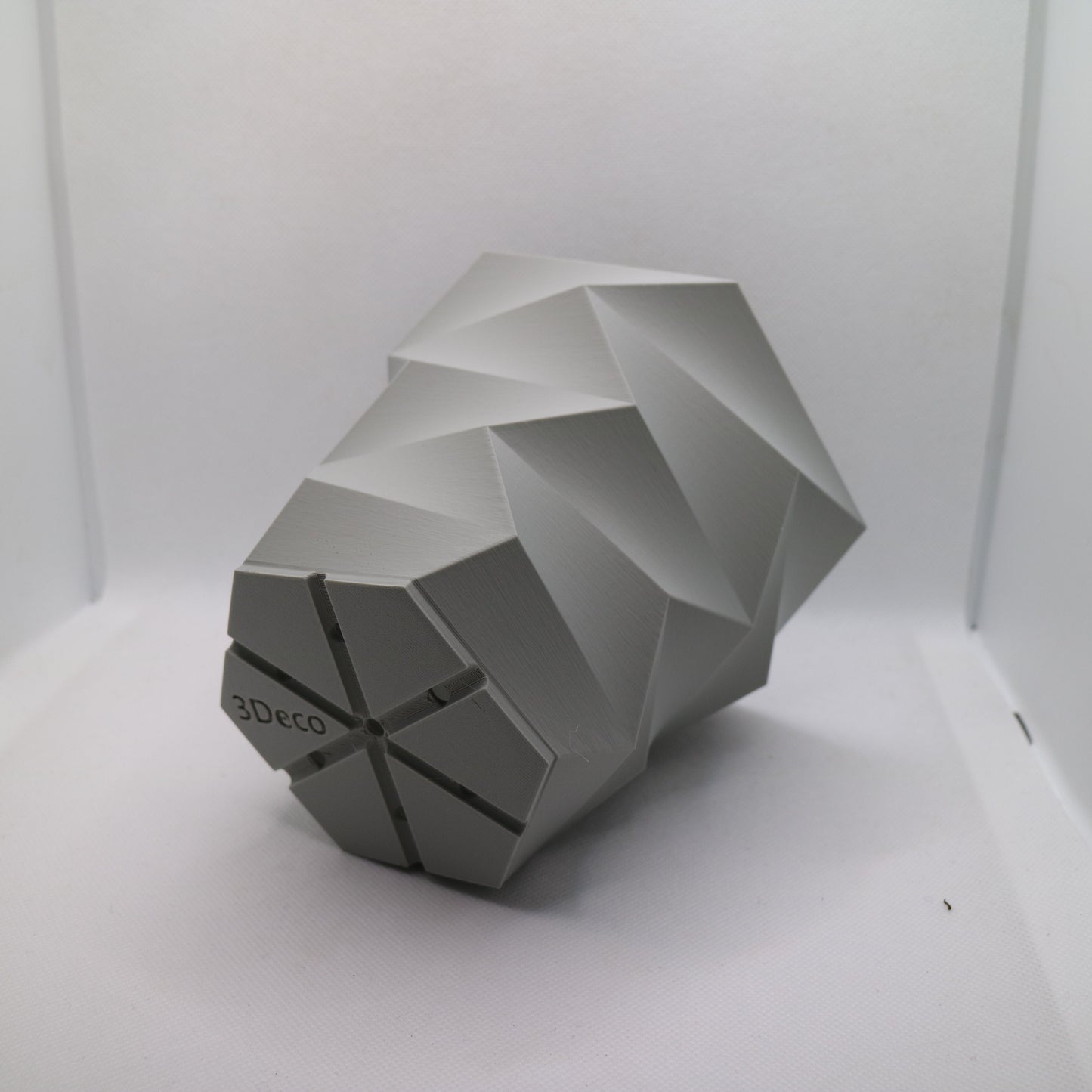 Zig-Zag Plant pot / Planter - Eco-friendly, sustainable, biodegradable plastic - Gift - Present - 3D Printed - 14 colours