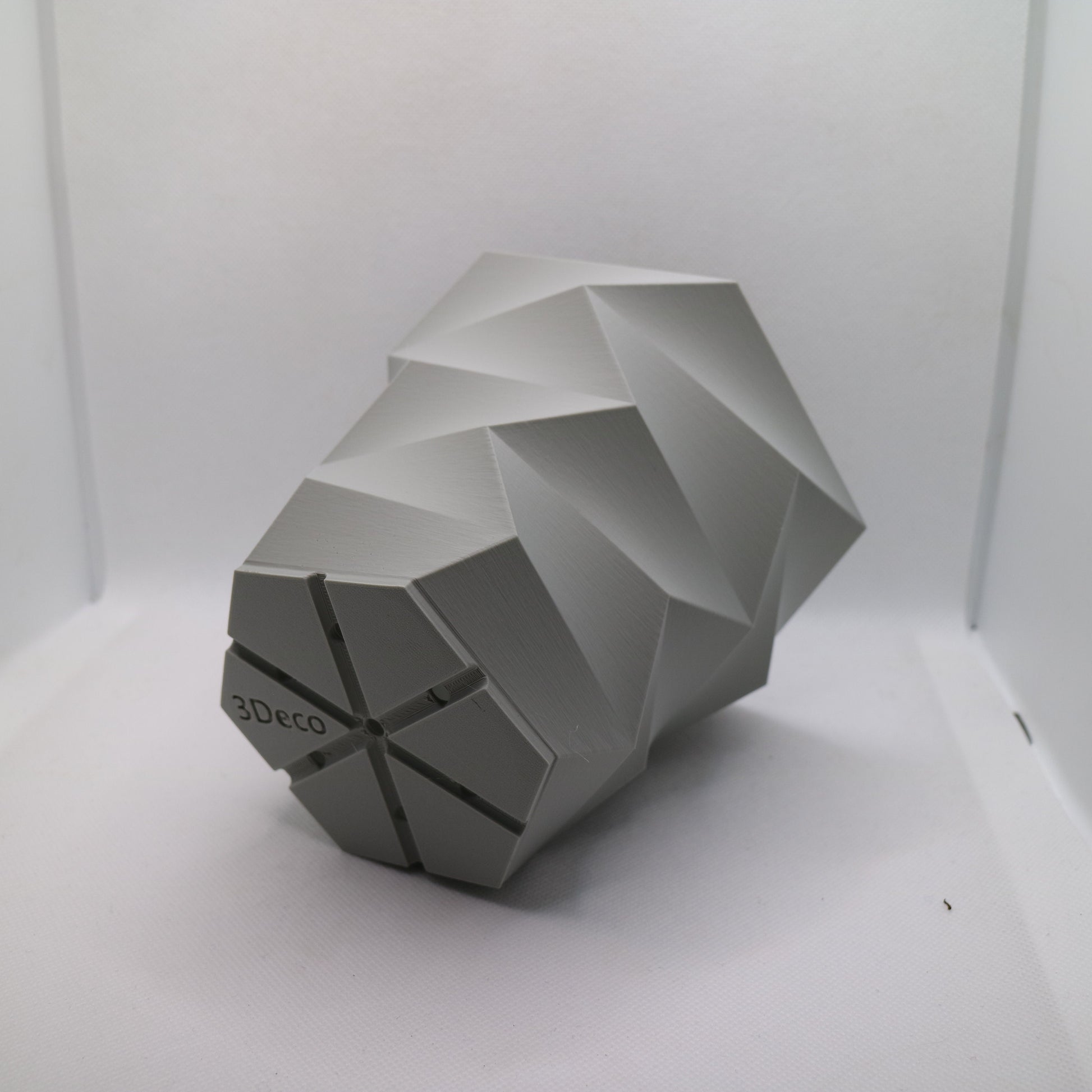 Zig-Zag Plant pot / Planter - Eco-friendly, sustainable, biodegradable plastic - Gift - Present - 3D Printed - 14 colours