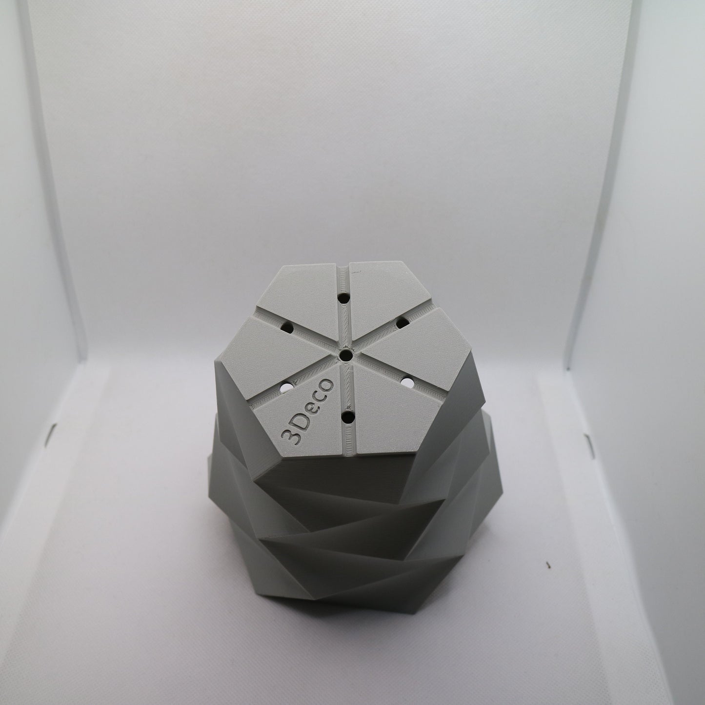 Zig-Zag Plant pot / Planter - Eco-friendly, sustainable, biodegradable plastic - Gift - Present - 3D Printed - 14 colours