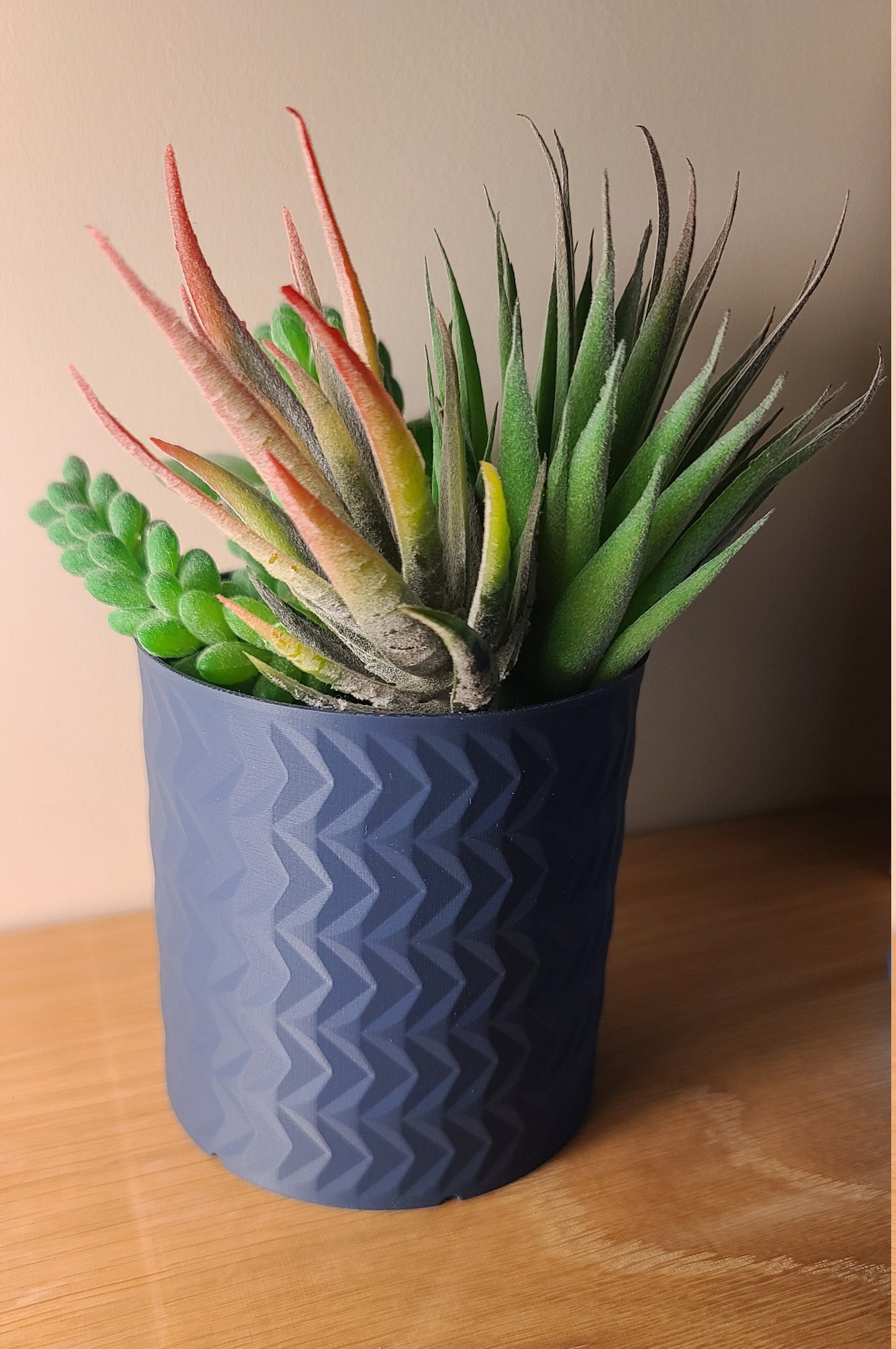 Indoor Plant Pot - Geometric pattern circular pot / planter - Eco-friendly, sustainable, biodegradable plastic - Gift - Present - 3D Printed