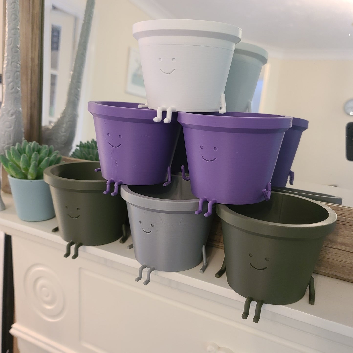 Happy sitting Plant Pot - Eco-friendly, sustainable, biodegradable plastic - Gift - Present - 3D Printed - 12 colours
