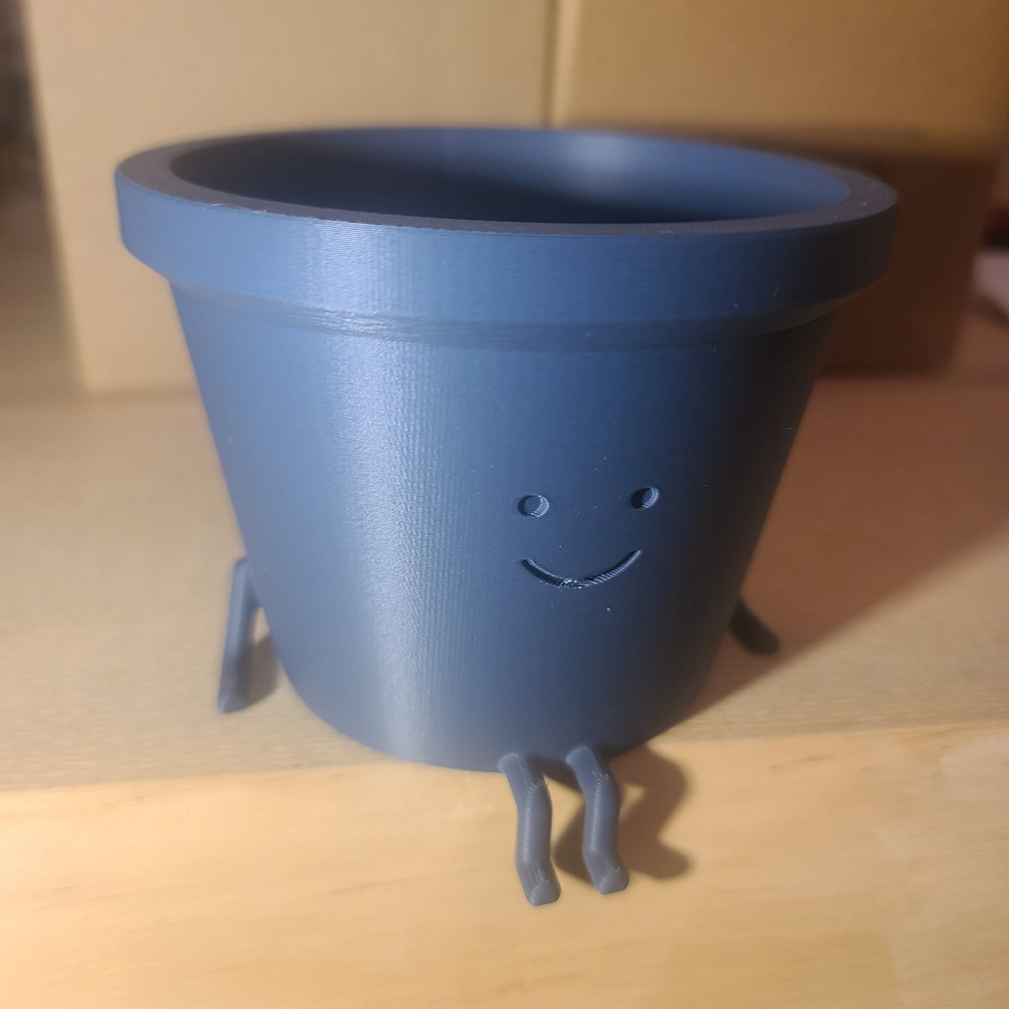 Happy sitting Plant Pot - Eco-friendly, sustainable, biodegradable plastic - Gift - Present - 3D Printed - 12 colours