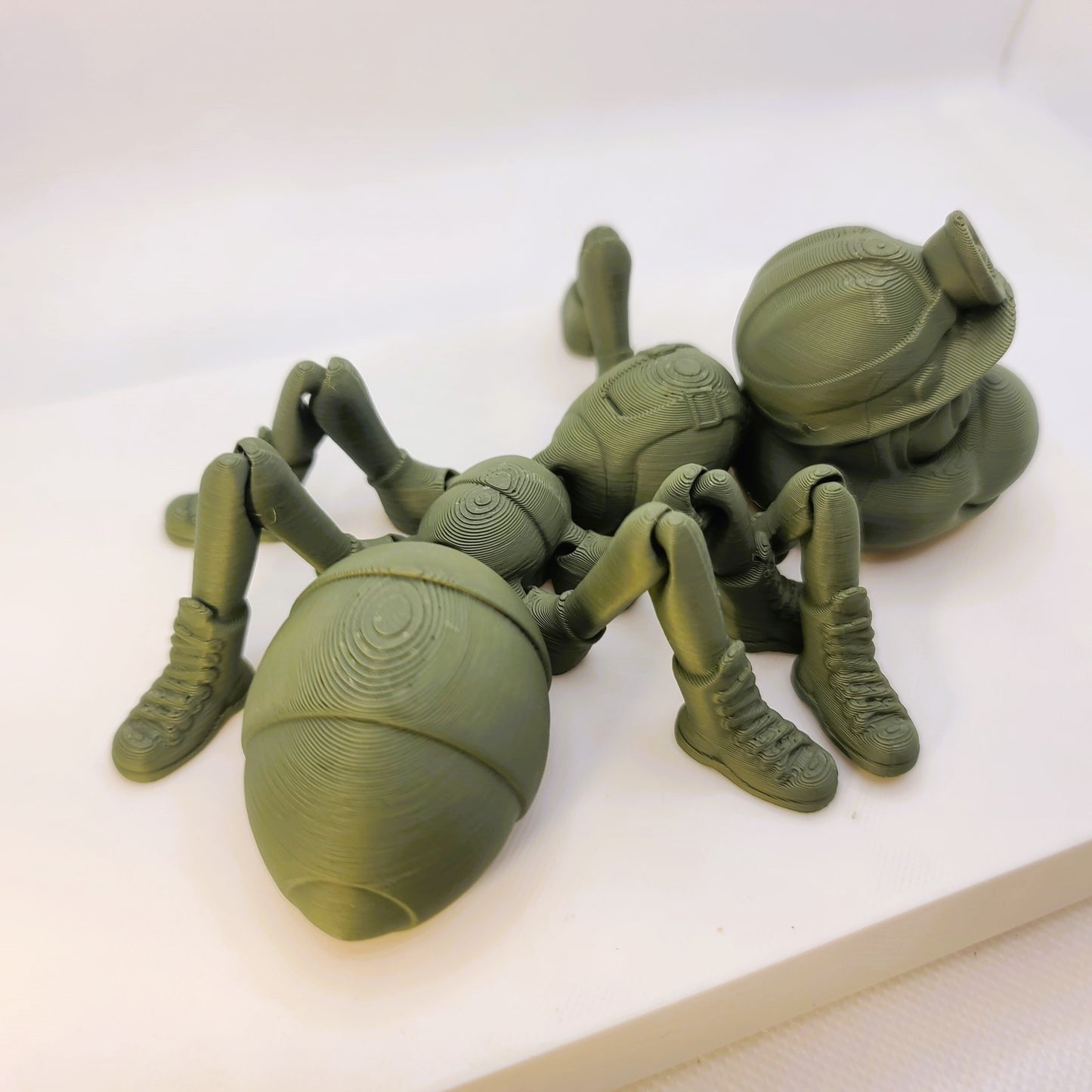 Flexible Ant toy - Articulated figurine - Sustainable bio-plastic - Gift - Present - 3D Printed - 14 colour options