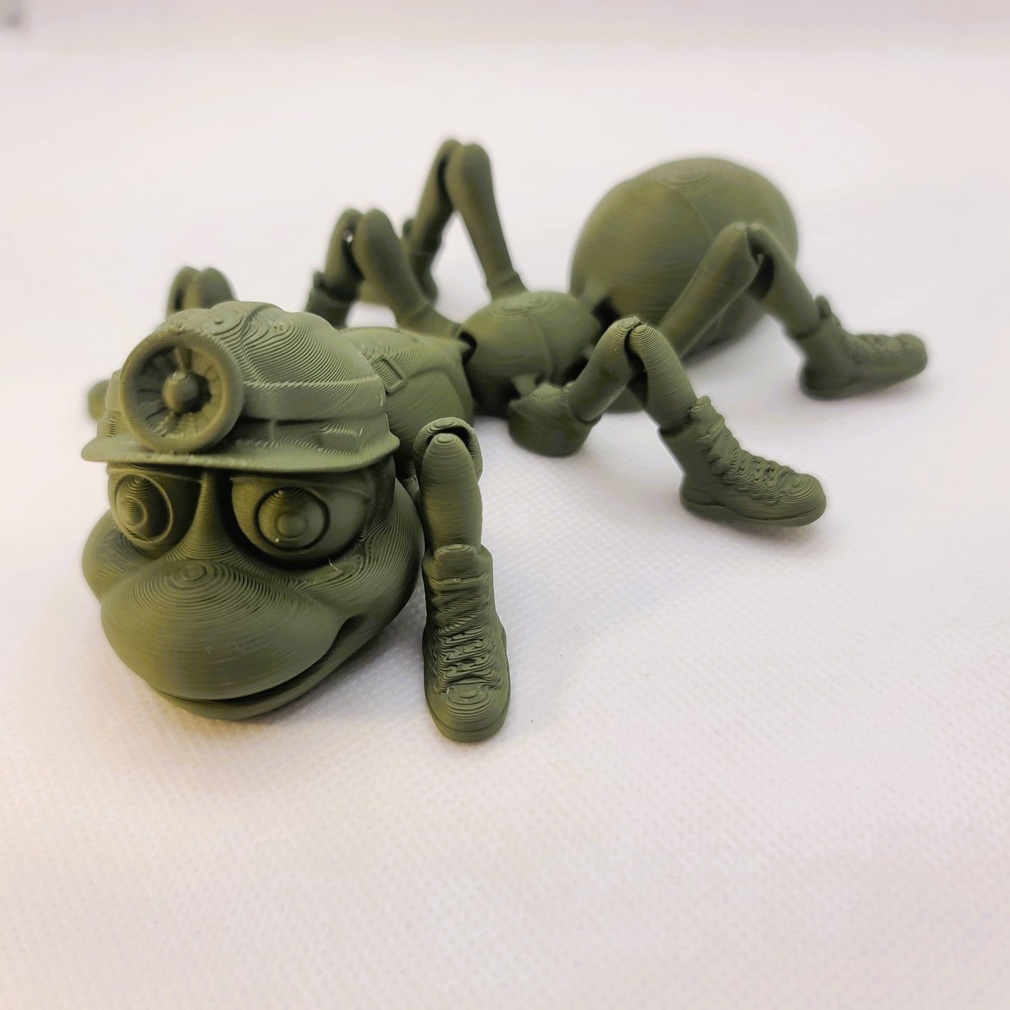 Flexible Ant toy - Articulated figurine - Sustainable bio-plastic - Gift - Present - 3D Printed - 14 colour options