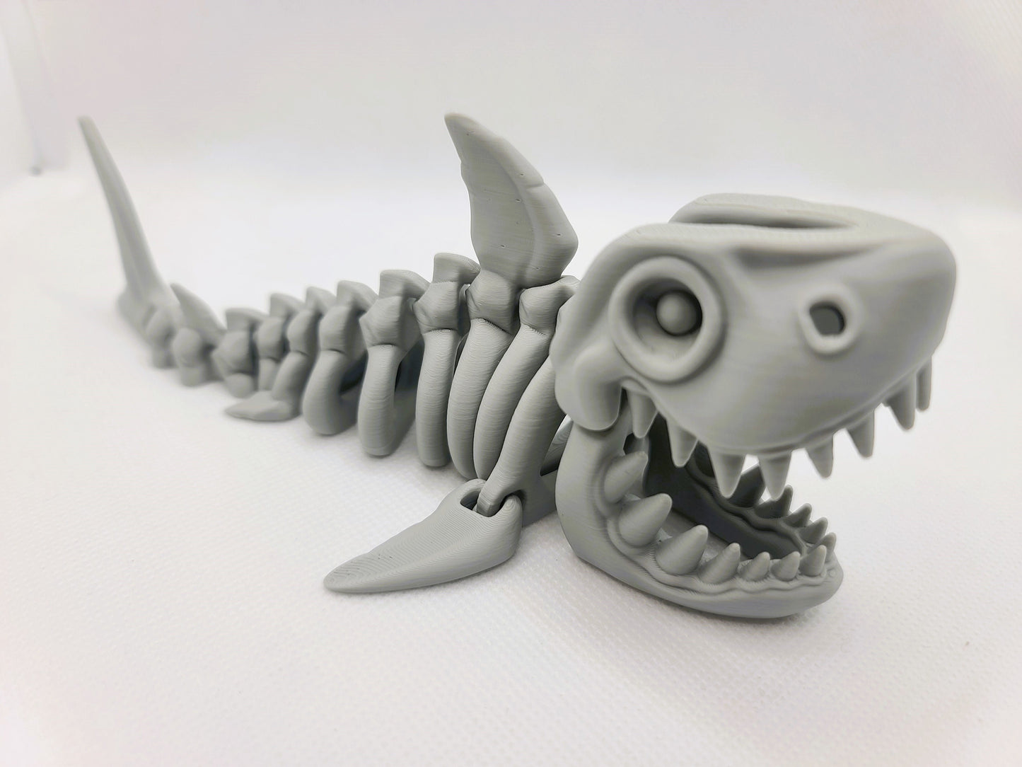 Flexible Shark toy - Articulated figurine - Sustainable bio-plastic - Gift - Present - 3D Printed - 14 colour options