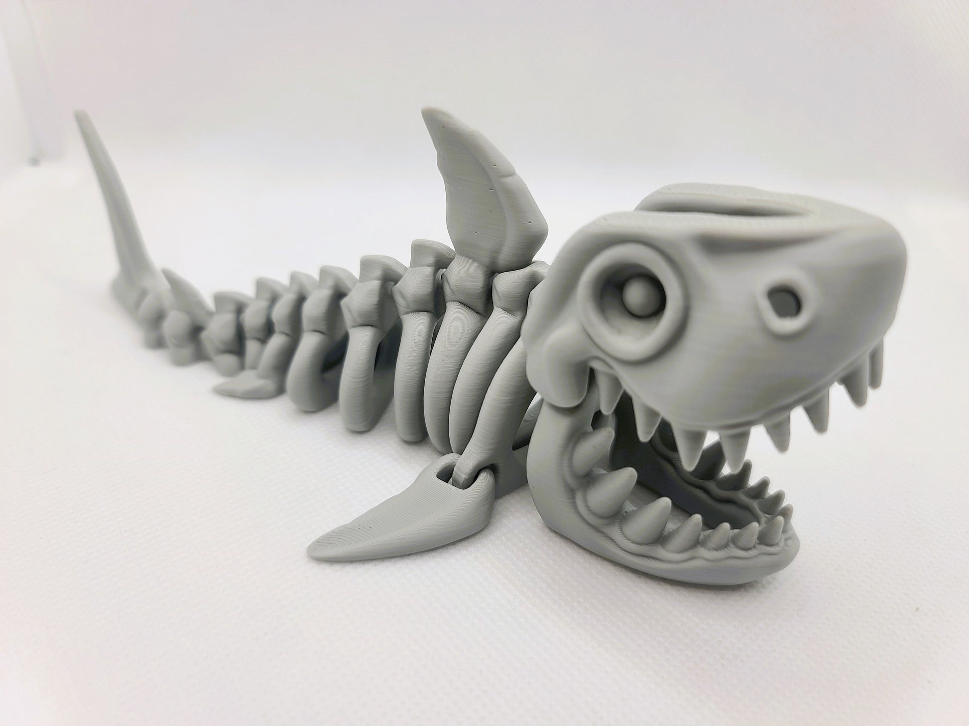 Flexible Shark toy - Articulated figurine - Sustainable bio-plastic - Gift - Present - 3D Printed - 14 colour options