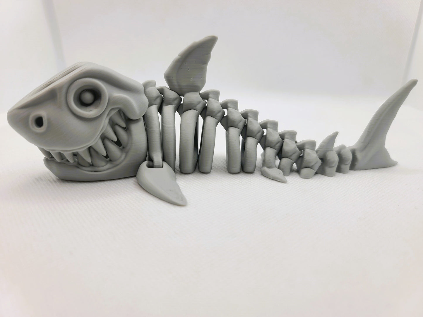 Flexible Shark toy - Articulated figurine - Sustainable bio-plastic - Gift - Present - 3D Printed - 14 colour options