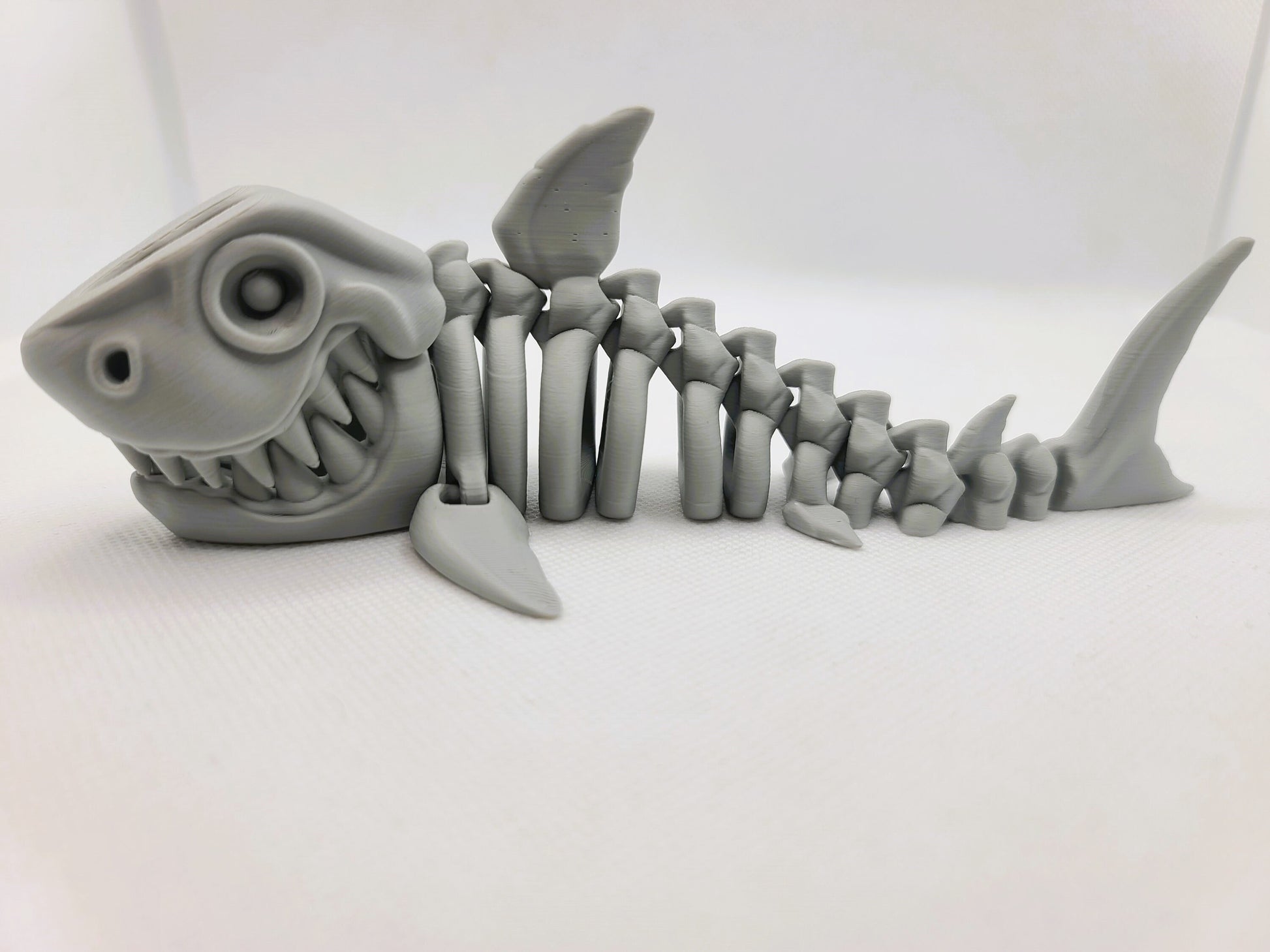 Flexible Shark toy - Articulated figurine - Sustainable bio-plastic - Gift - Present - 3D Printed - 14 colour options