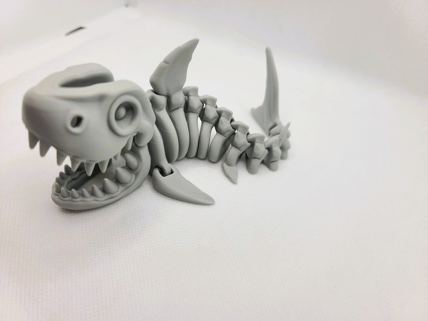 Flexible Shark toy - Articulated figurine - Sustainable bio-plastic - Gift - Present - 3D Printed - 14 colour options