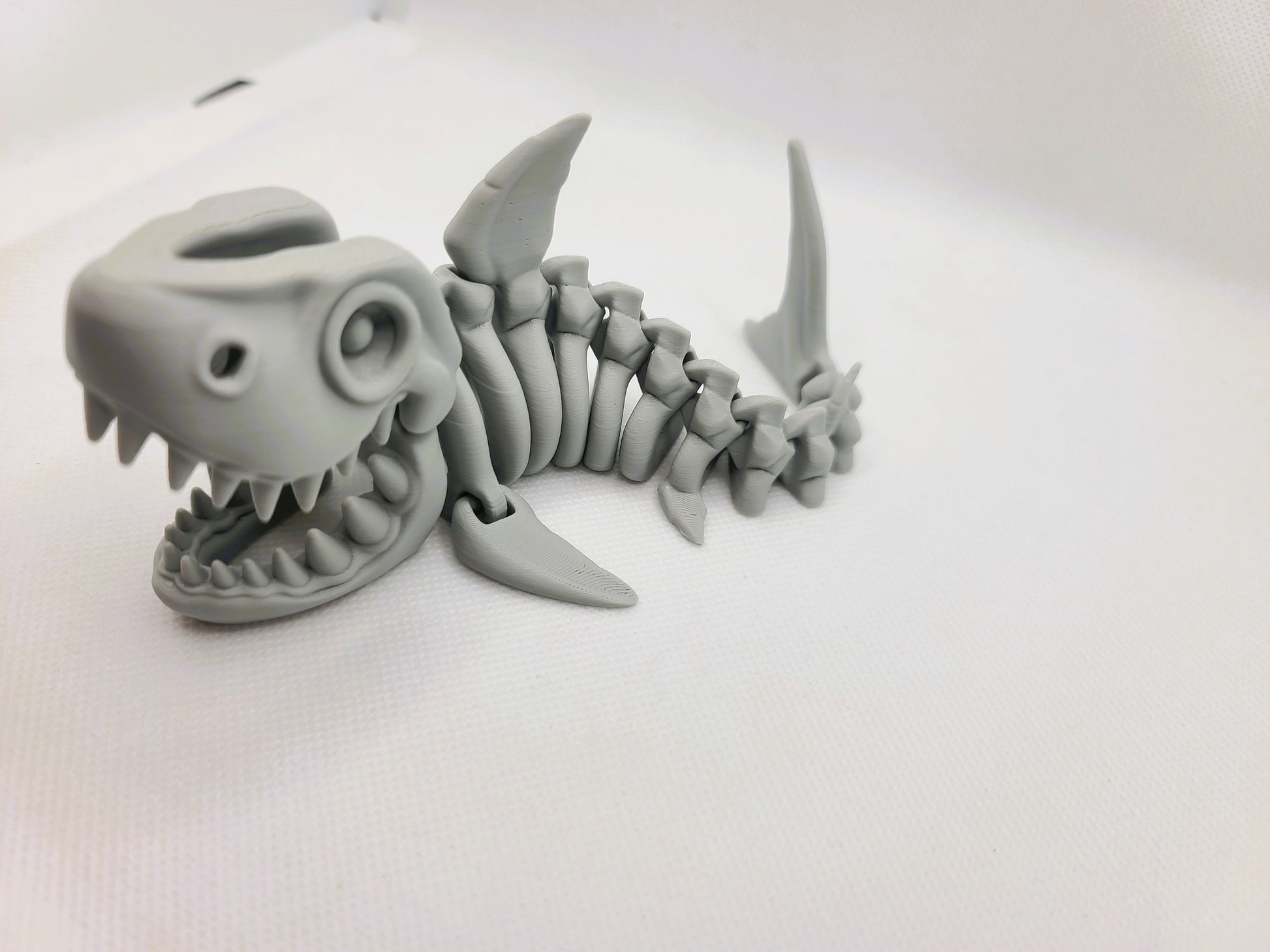 Flexible Shark toy - Articulated figurine - Sustainable bio-plastic - Gift - Present - 3D Printed - 14 colour options