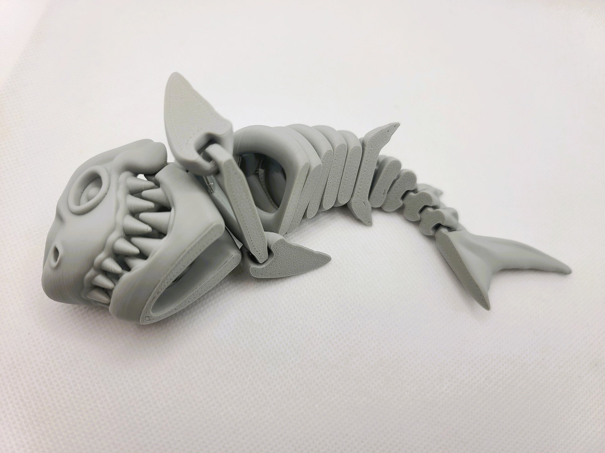 Flexible Shark toy - Articulated figurine - Sustainable bio-plastic - Gift - Present - 3D Printed - 14 colour options