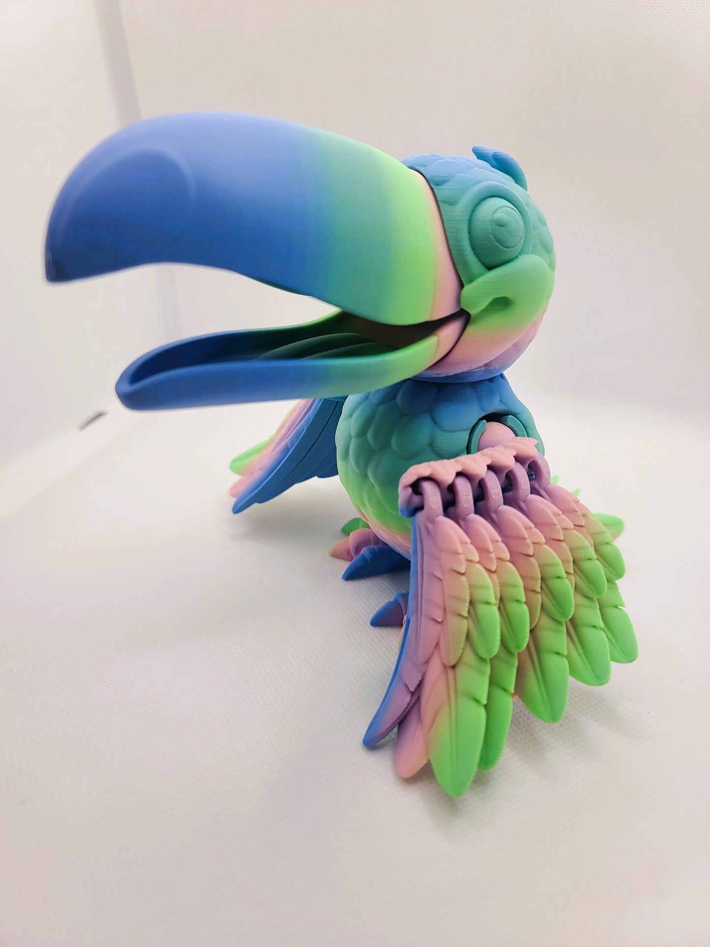Flexible Toucan bird toy - Articulated figurine - Sustainable bio-plastic - Gift - Present - 3D Printed