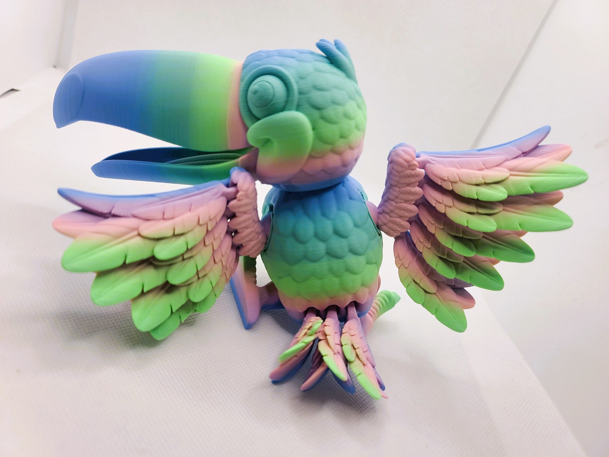 Flexible Toucan bird toy - Articulated figurine - Sustainable bio-plastic - Gift - Present - 3D Printed