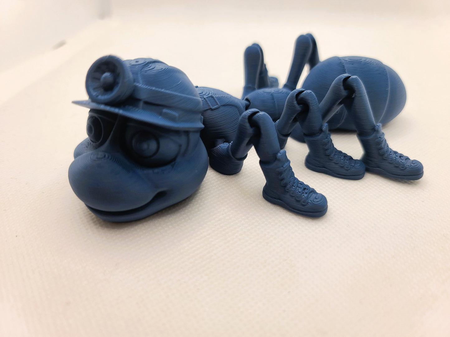 Flexible Ant toy - Articulated figurine - Sustainable bio-plastic - Gift - Present - 3D Printed - 14 colour options