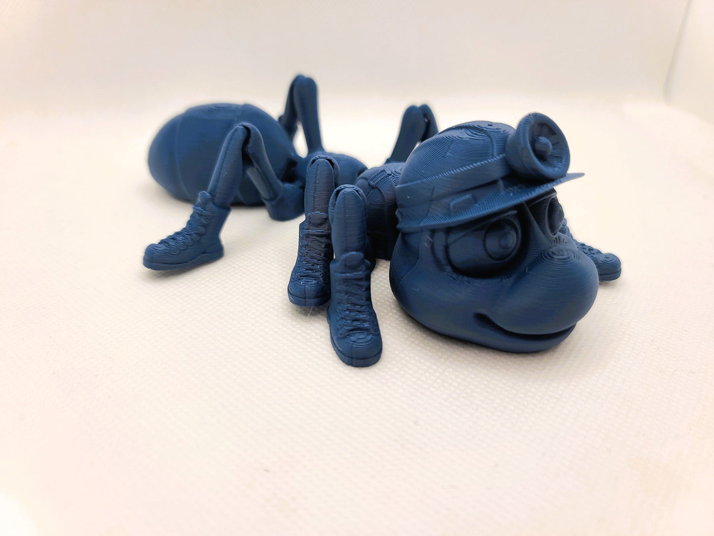 Flexible Ant toy - Articulated figurine - Sustainable bio-plastic - Gift - Present - 3D Printed - 14 colour options
