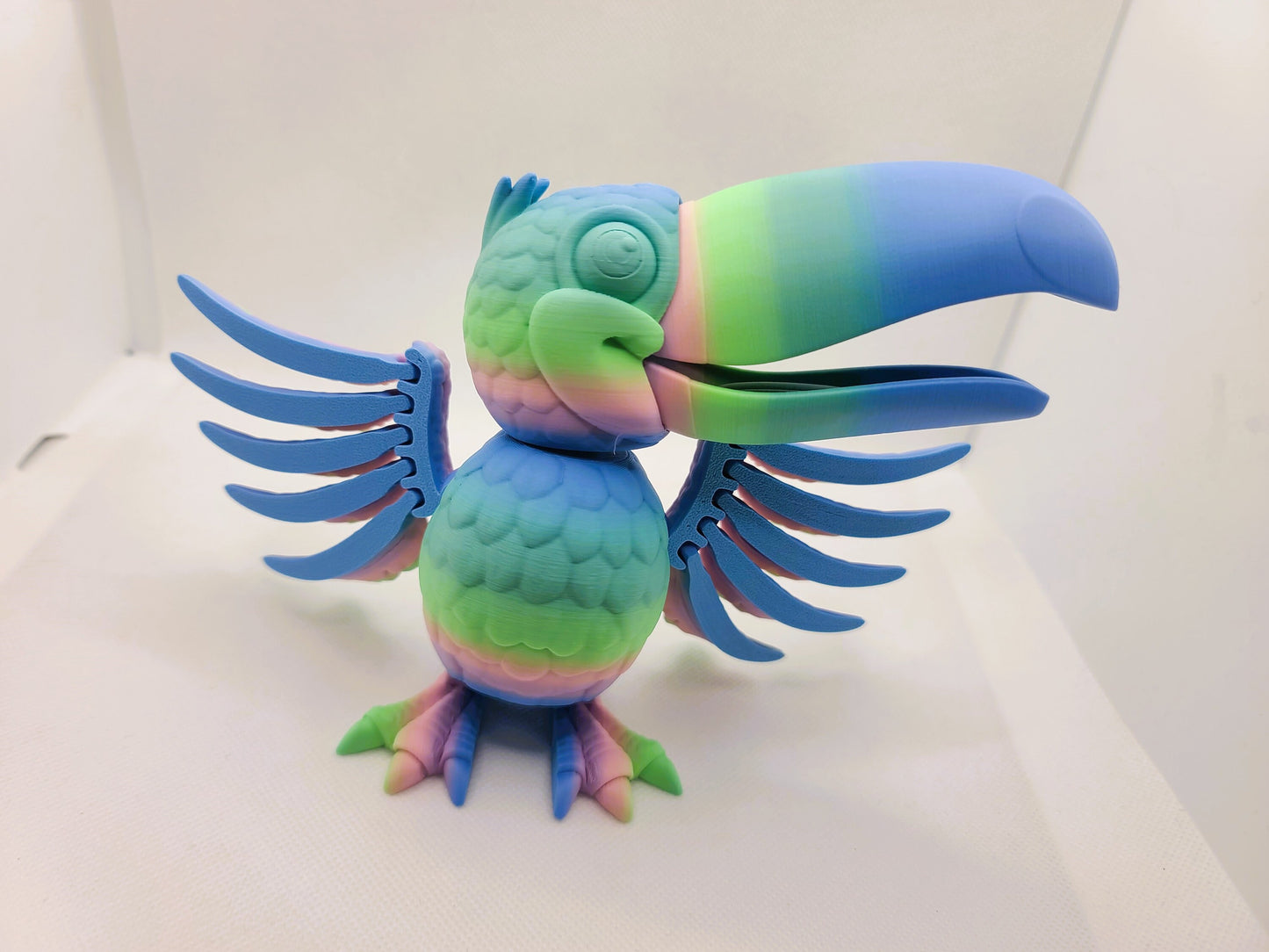 Flexible Toucan bird toy - Articulated figurine - Sustainable bio-plastic - Gift - Present - 3D Printed