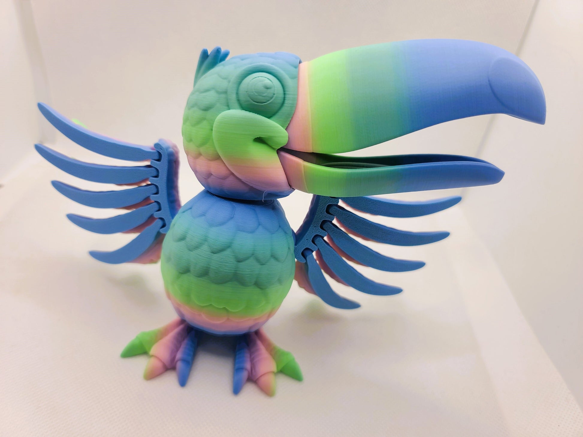 Flexible Toucan bird toy - Articulated figurine - Sustainable bio-plastic - Gift - Present - 3D Printed