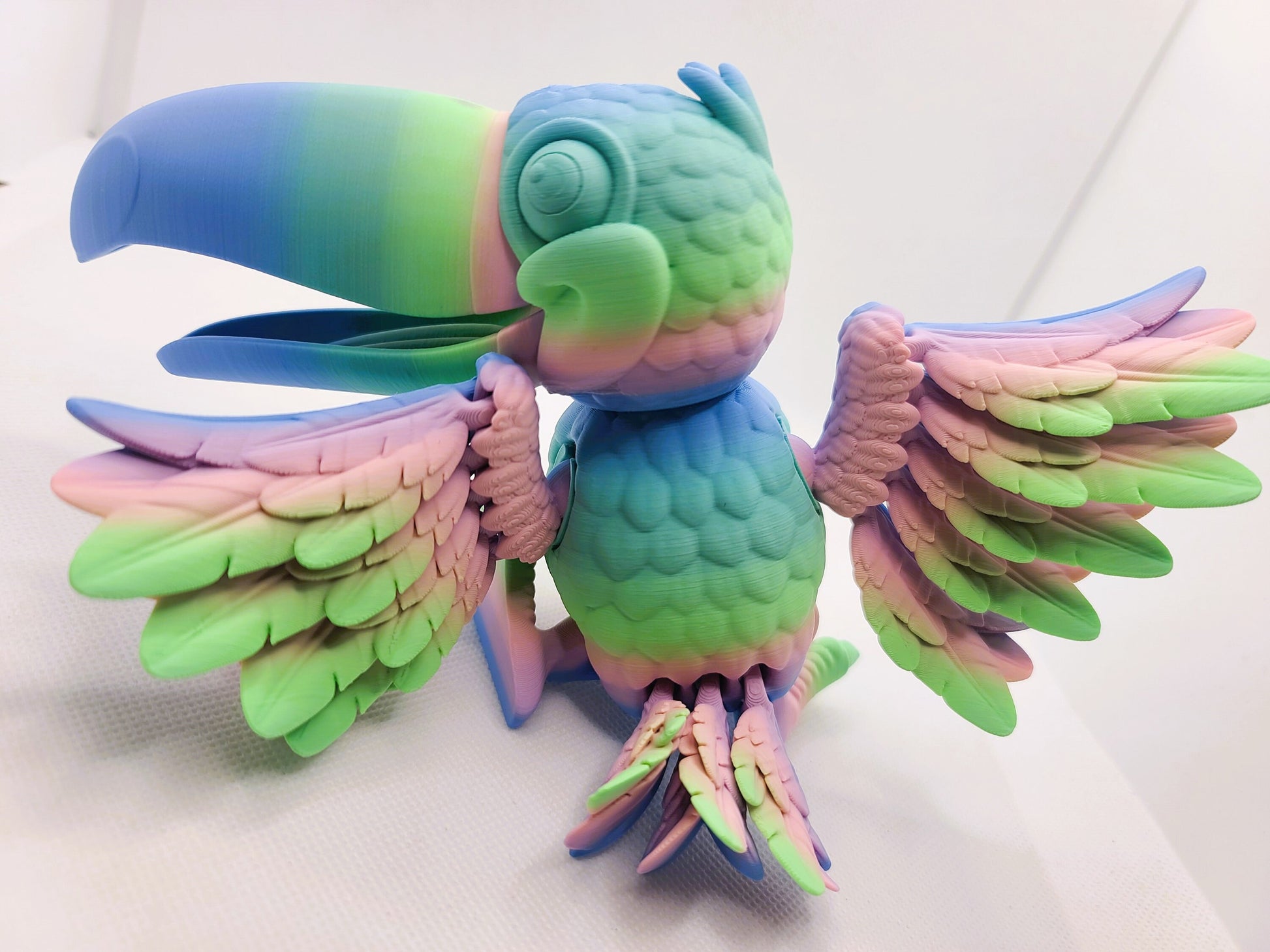 Flexible Toucan bird toy - Articulated figurine - Sustainable bio-plastic - Gift - Present - 3D Printed