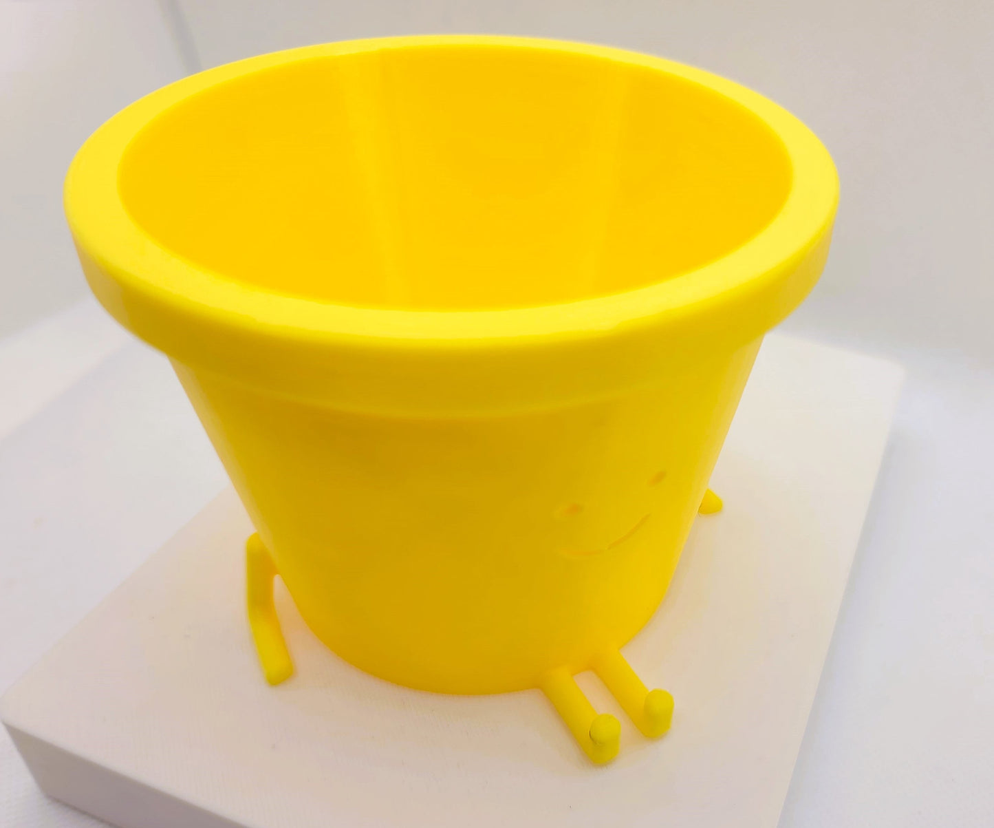 Happy sitting Plant Pot man - Eco-friendly, sustainable, biodegradable plastic - Gift - Present - 3D Printed - 12 colours