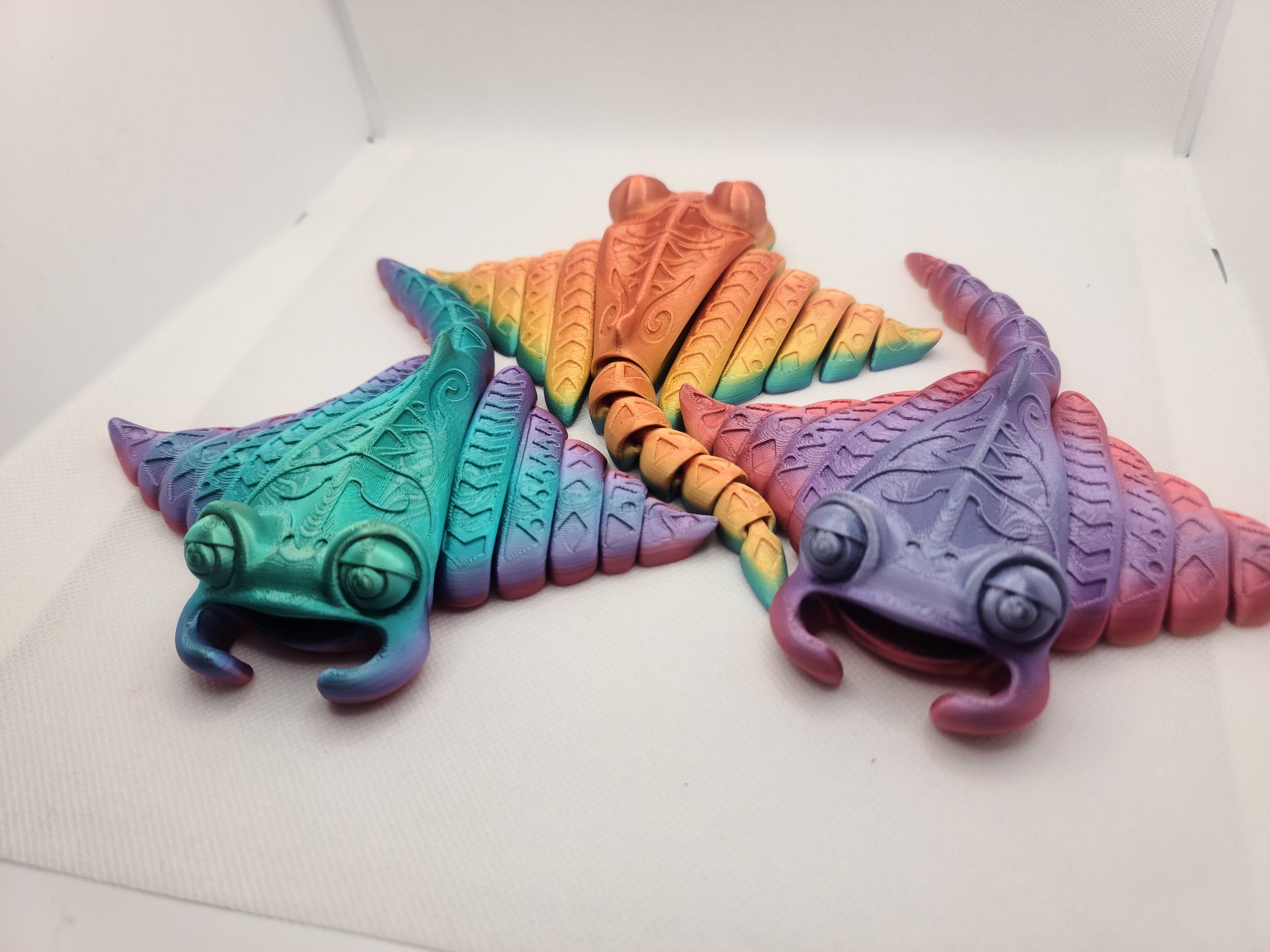 Flexible Manta Ray Toy - Articulated figurine - Sustainable bio-plastic - Gift - Present - 3D Printed - 14 colour options