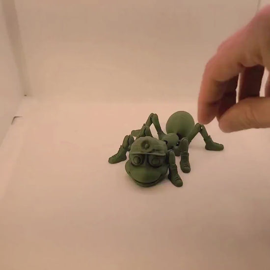 Flexible Ant toy - Articulated figurine - Sustainable bio-plastic - Gift - Present - 3D Printed - 14 colour options